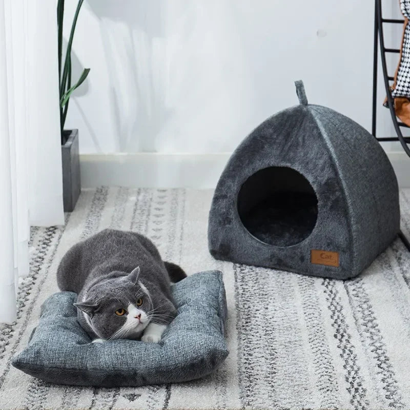 Warm Triangle Enclosed Cat Bed