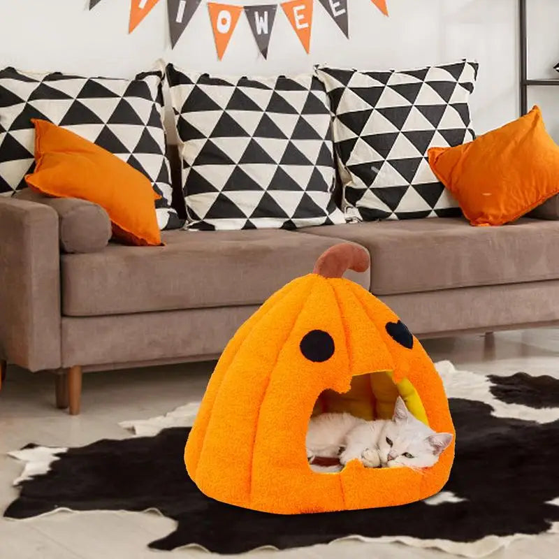 Pumpkin-Shaped Cosy Cat Bed